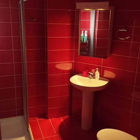 Michelle Patrasso - Quiet & Comfortable In With Free Parking * Patras