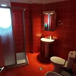 Apartment Michelle Patrasso - Quiet & Comfortable In With Free Parking *