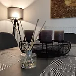 Michelle Patrasso - Quiet & Comfortable In With Free Parking *