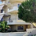 Michelle Patrasso - Quiet & Comfortable In With Free Parking Patras