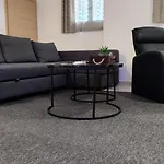 Michelle Patrasso - Quiet & Comfortable In With Free Parking Apartment *