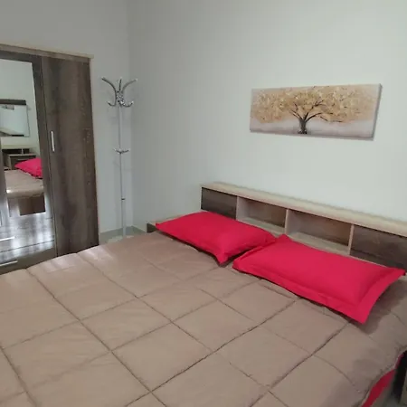 Apartament Michelle Patrasso - Quiet & Comfortable In With Free Parking