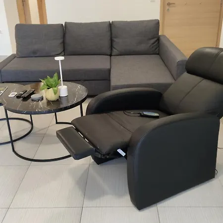 Michelle Patrasso - Quiet & Comfortable In With Free Parking Patras