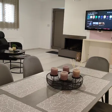 아파트 Michelle Patrasso - Quiet & Comfortable In With Free Parking *