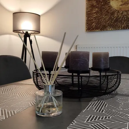 Michelle Patrasso - Quiet & Comfortable In With Free Parking *