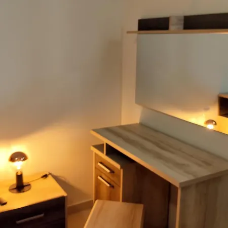 Michelle Patrasso - Quiet & Comfortable In With Free Parking *