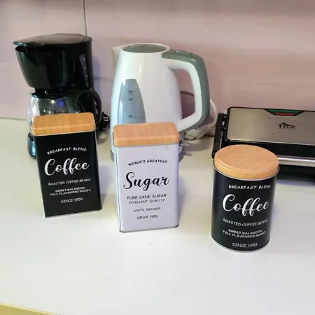 Michelle Patrasso - Quiet & Comfortable In With Free Parking * Patras