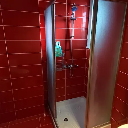 Michelle Patrasso - Quiet & Comfortable In With Free Parking