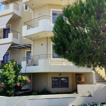 Michelle Patrasso - Quiet & Comfortable In With Free Parking Patras