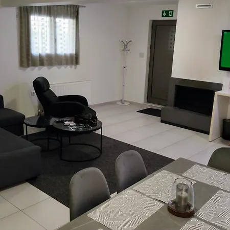 Michelle Patrasso - Quiet & Comfortable In With Free Parking