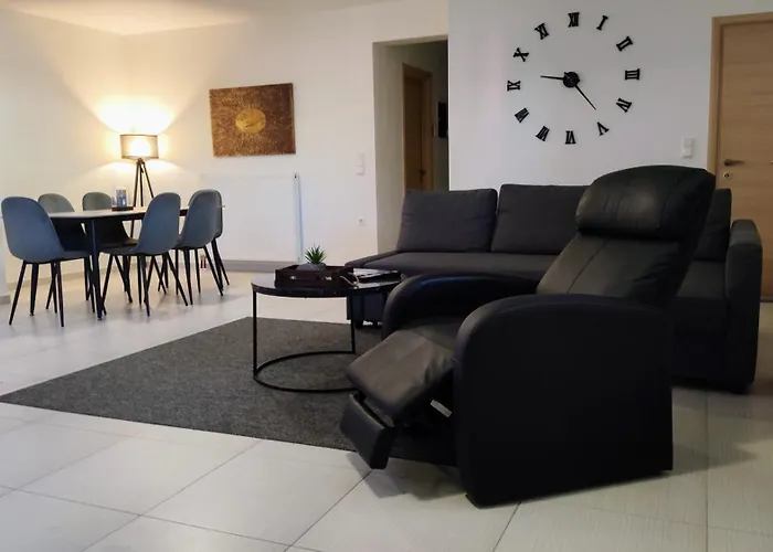 아파트 Michelle Patrasso - Quiet & Comfortable In With Free Parking