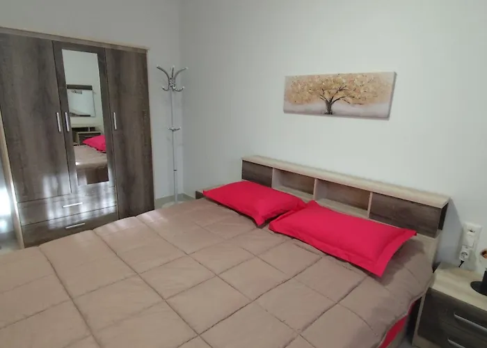 아파트 Michelle Patrasso - Quiet & Comfortable In With Free Parking