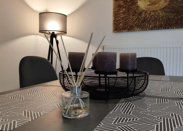 Michelle Patrasso - Quiet & Comfortable In With Free Parking *