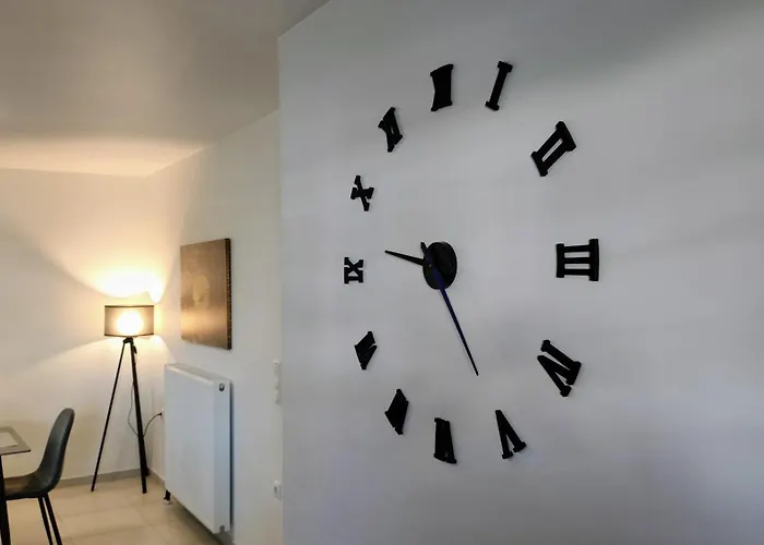 Michelle Patrasso - Quiet & Comfortable In With Free Parking