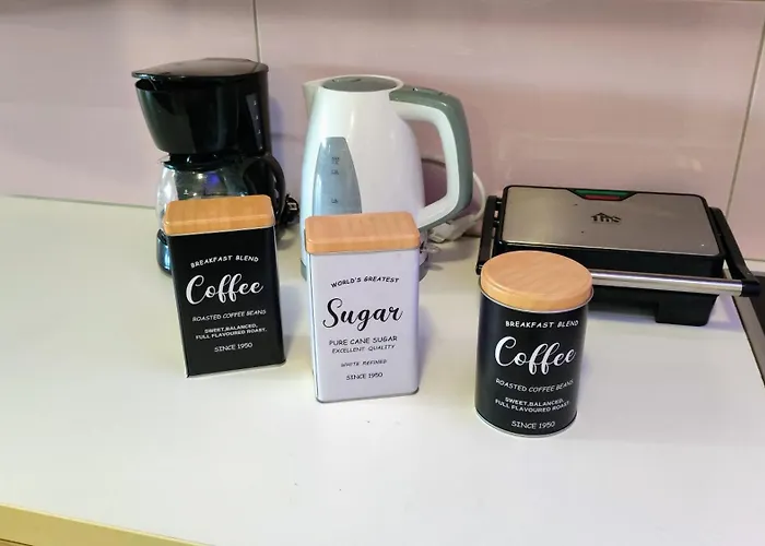 Michelle Patrasso - Quiet & Comfortable In With Free Parking * Patras