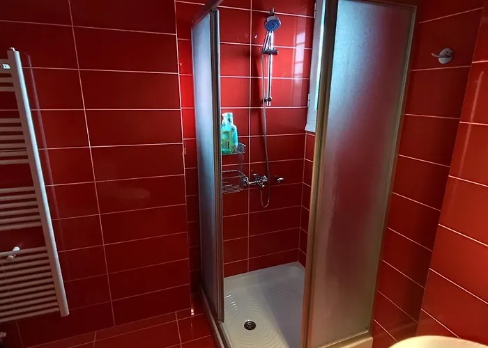 Michelle Patrasso - Quiet & Comfortable In With Free Parking