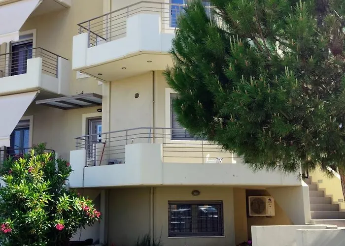 Michelle Patrasso - Quiet & Comfortable In With Free Parking Patras