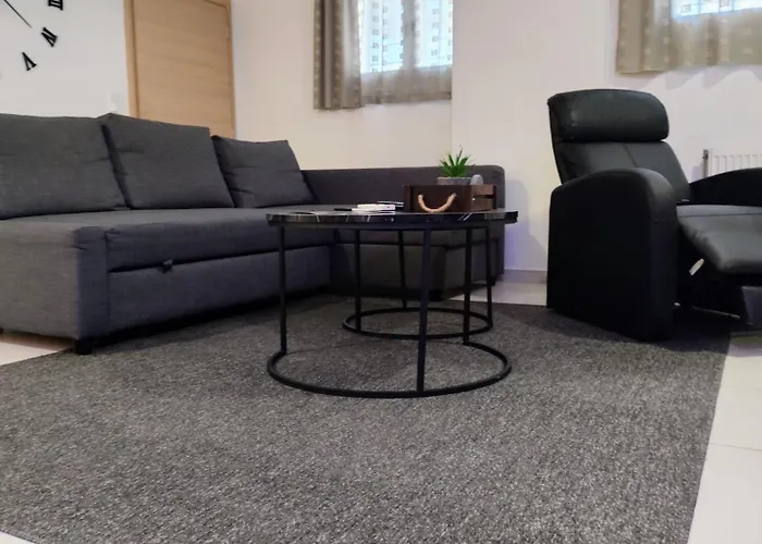 Michelle Patrasso - Quiet & Comfortable In With Free Parking Apartamento *