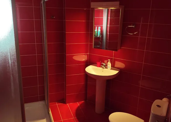 Michelle Patrasso - Quiet & Comfortable In With Free Parking * Patras